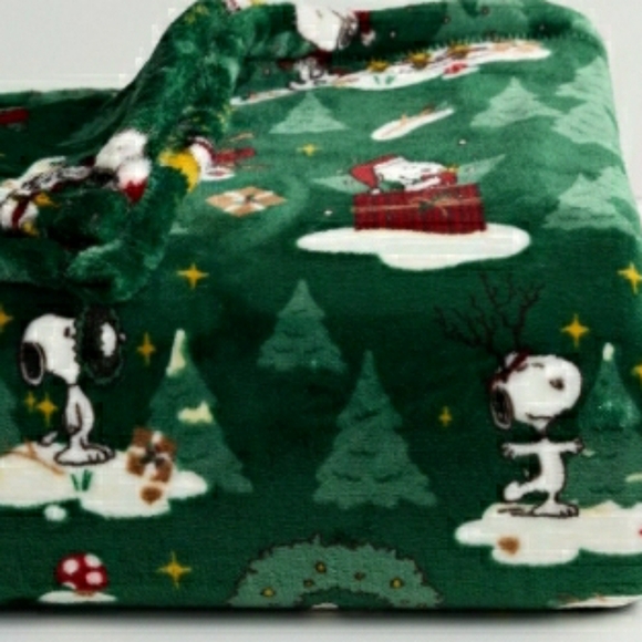 Snoopy Christmas Blanket Throw Peanuts Woodstock Holiday 🎄 NWT - Picture 6 of 11